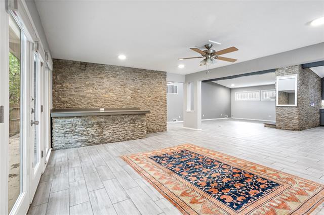 Building Photo - 2733 Sandage Ave