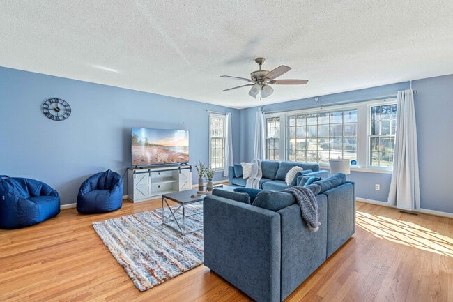 Building Photo - 710 SE Maynard Rd