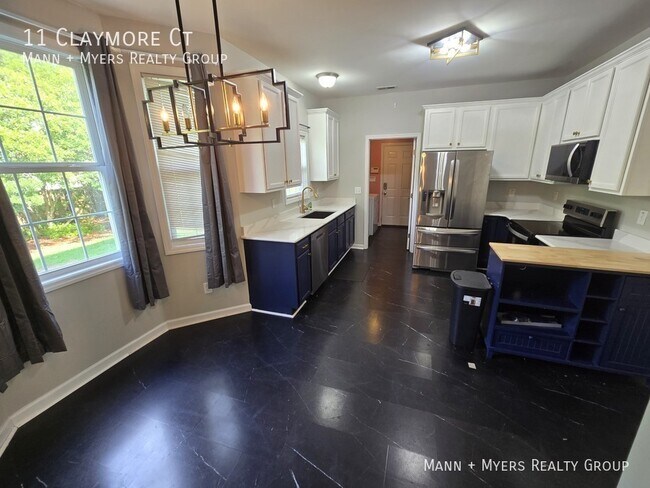 Building Photo - 11 Claymore Ct
