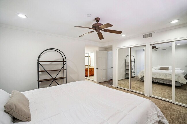 Building Photo - Dream home Located on the Bluff of Southwe...