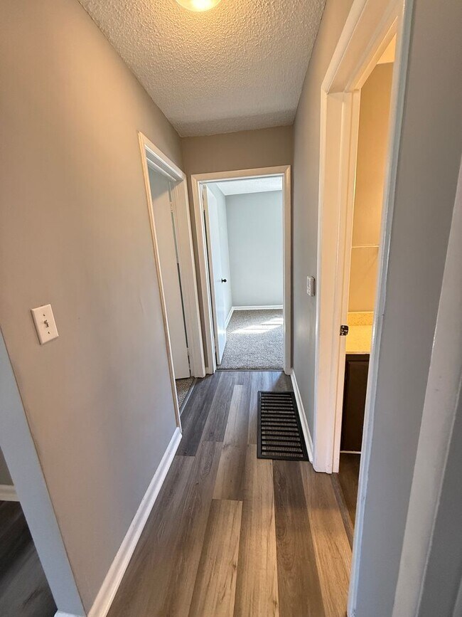 Building Photo - 4 bedroom/1 bath/detached storage building