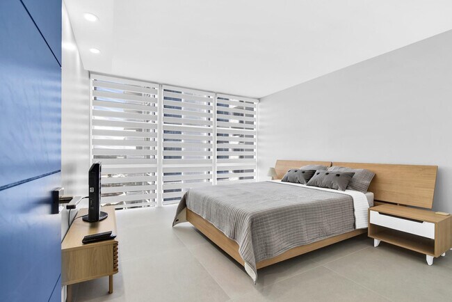 Building Photo - 2701 N Ocean Blvd