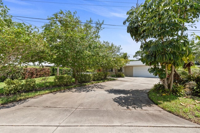 Building Photo - 460 Magellan Dr