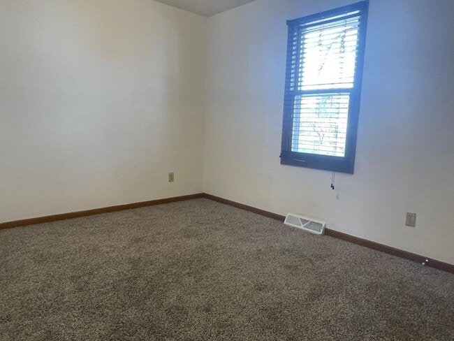 Building Photo - Modern 2 Bed / 1 Bath Home with Detached G...