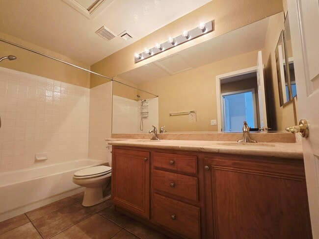 Building Photo - STUNNING 4 BEDROOM WITH MASTER ON 1ST FLOOR IN SEVEN HILLS!!!