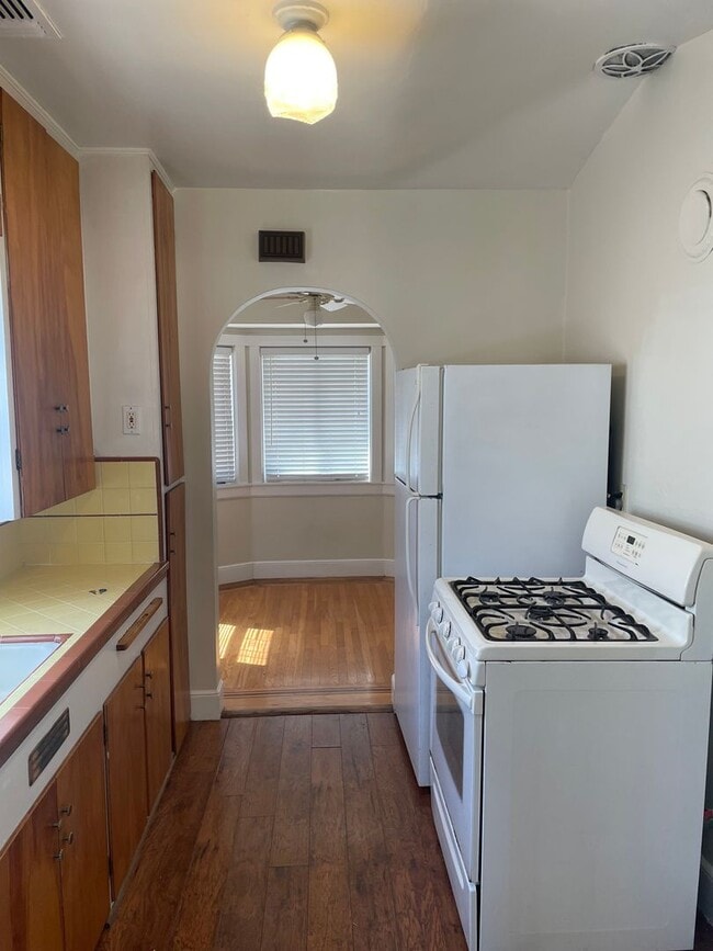 Building Photo - 2 Bedroom 1 Bathroom Home in West Tahoe Park