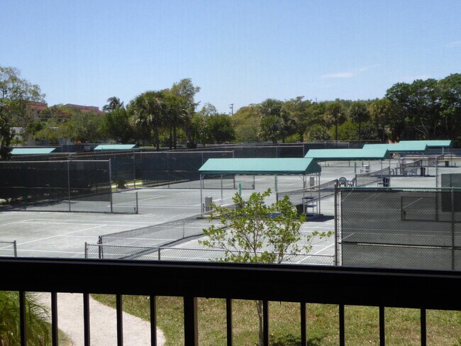 Building Photo - 450 Egret Cir