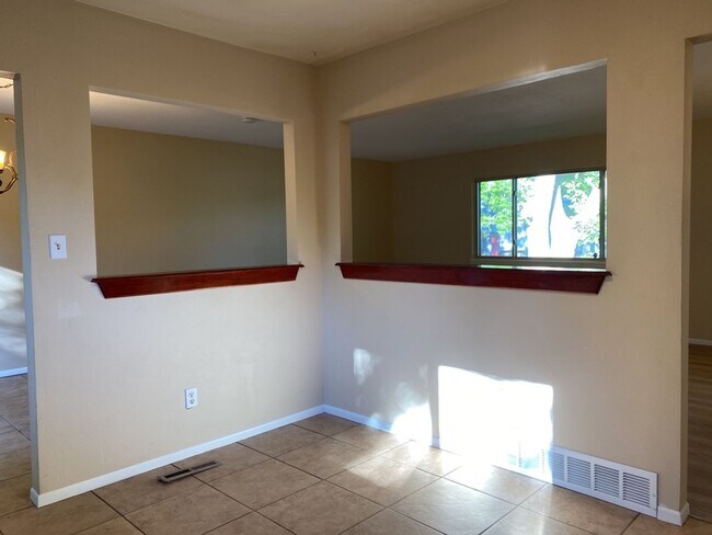 Building Photo - STUDENTS WELCOME! 5 Bedroom 3 Bathroom Bi-Level Single-Family Home in Midtown Fort Collins