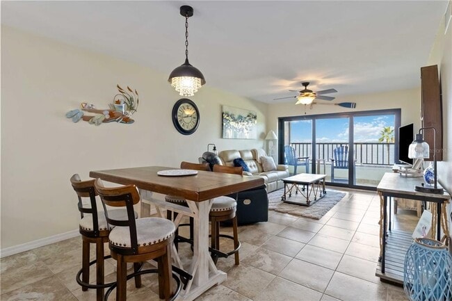 Building Photo - 1500 Park Beach Cir