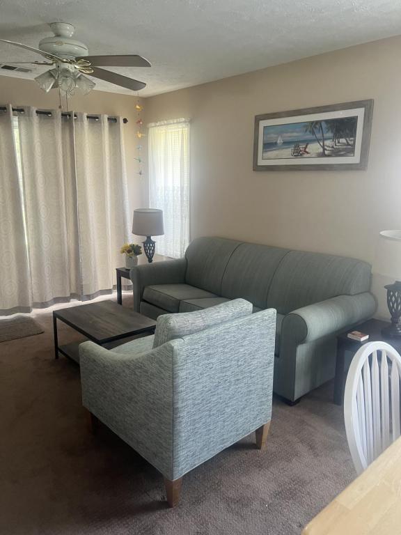 Building Photo - 549 White River Dr