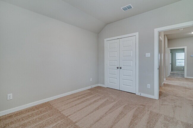 Building Photo - "Modern 3-Bedroom Home with Beautiful Finishes Throughout!"