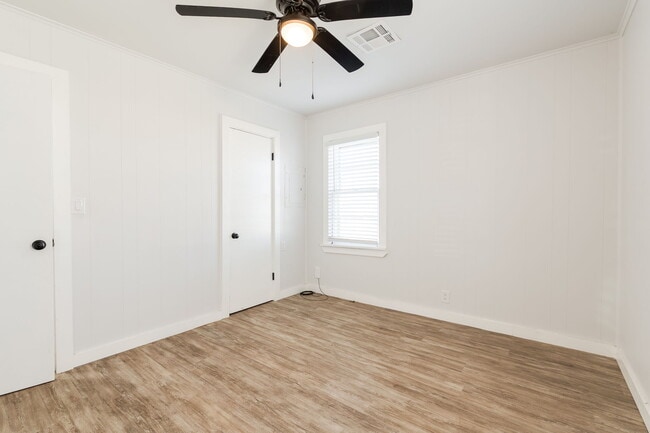 Building Photo - 314 W 36th St