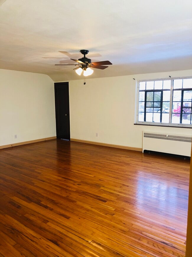 Building Photo - 735 Lincolnway E