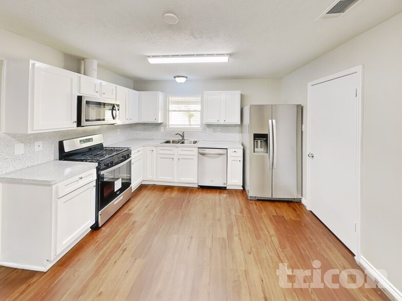 Building Photo - 28707 Binefield St