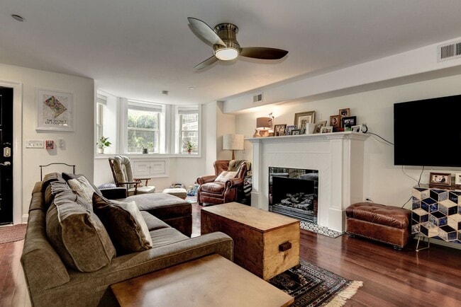 Building Photo - Historic Victorian Charm Meets Modern City Living — 1 BR + Den / 2 BA in Columbia Heights