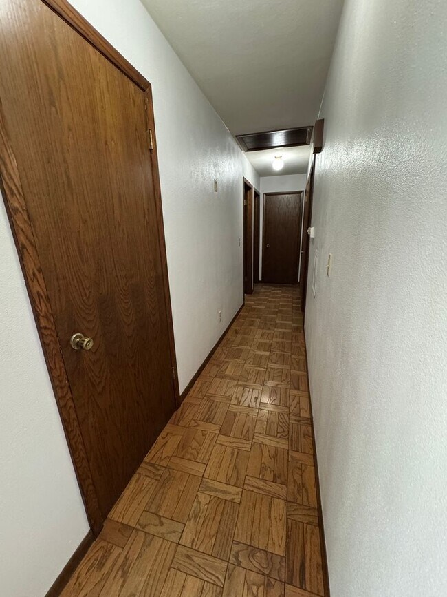 Building Photo - 3 bedroom 2 bath home with a bonus room in Davenport