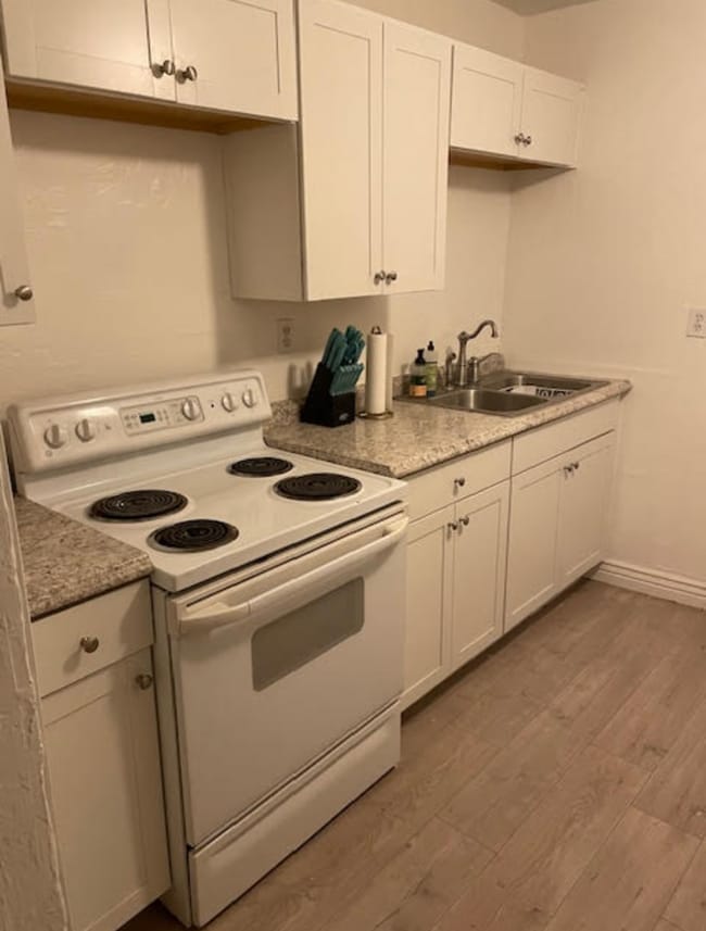 Building Photo - OPEN HOUSE WEDNESDAY AUGUST 6TH FROM 2PM T...
