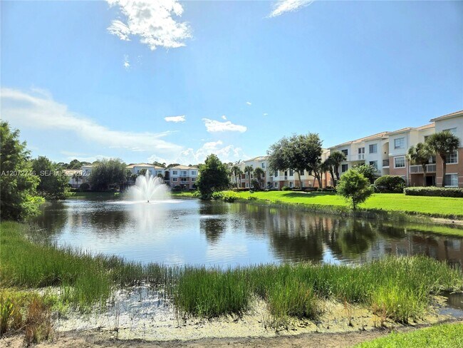 Building Photo - 1307 Myrtlewood Cir E