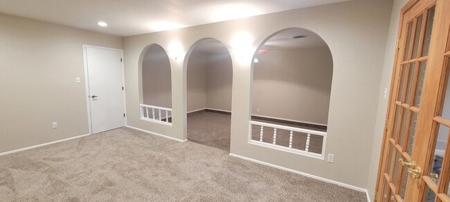 Building Photo - LARGE HOME IN NORTHEAST CLOVIS