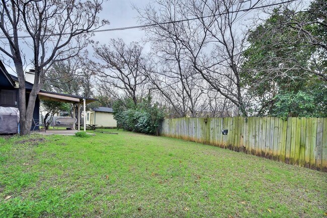 Building Photo - 506 S Mt Rushmore Dr