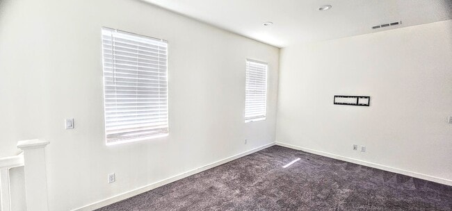 Building Photo - Gorgeous 4 Bedroom 4Bath Home With Solar a...