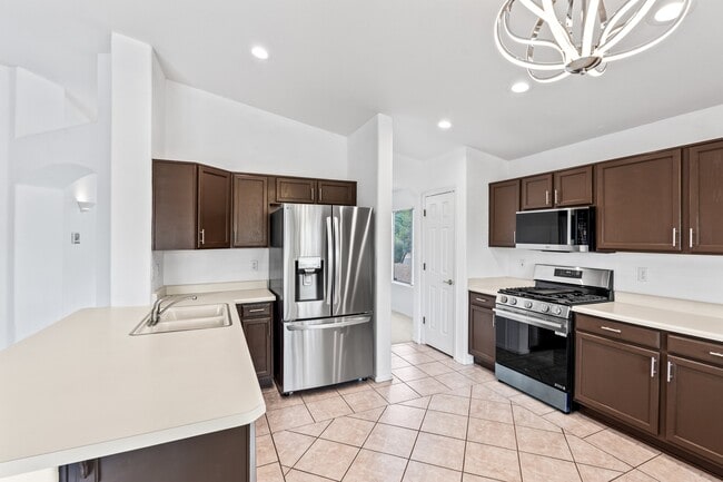 Building Photo - 8838 E La Palma Dr