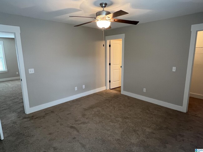 Building Photo - 5849 Longview Ln