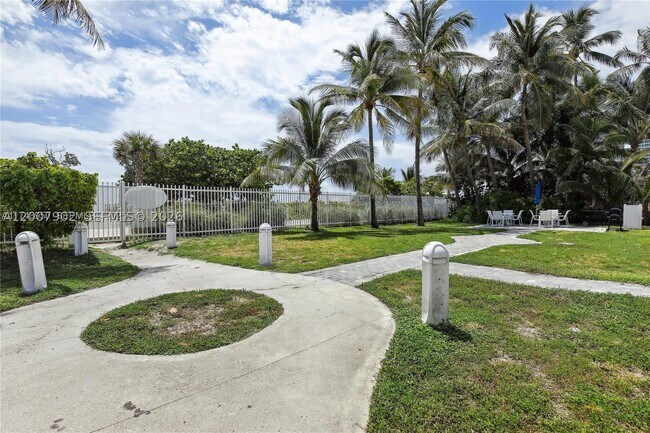 Building Photo - 5255 Collins Ave