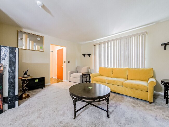 Building Photo - 41562 Bedford Dr
