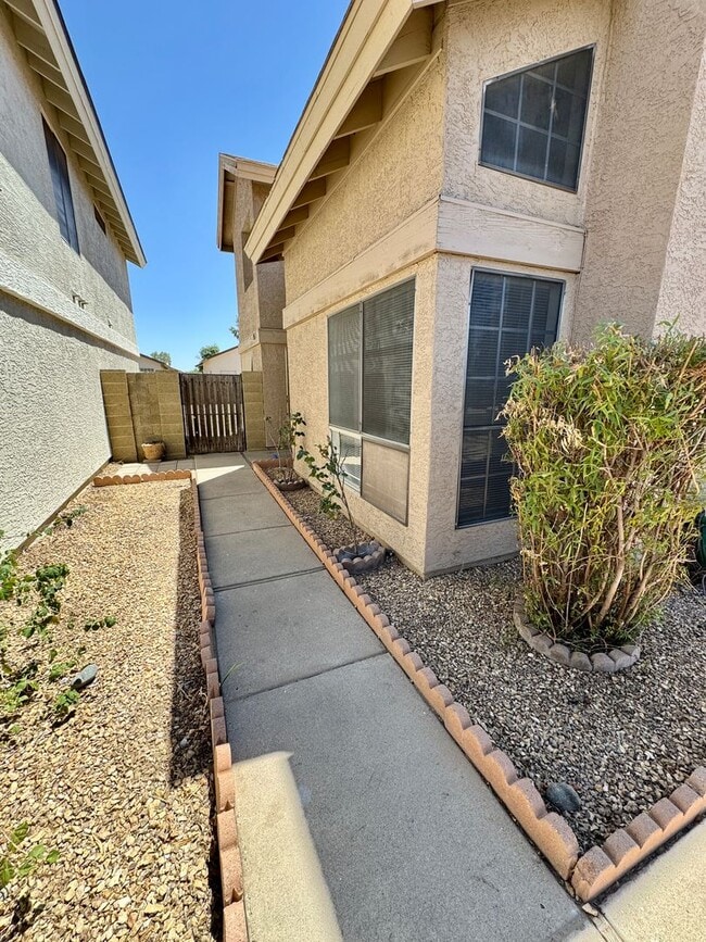 Building Photo - Two Story 3 Bedroom/2.5 Bath Home. Clean & Ready for Immediate Move-in!