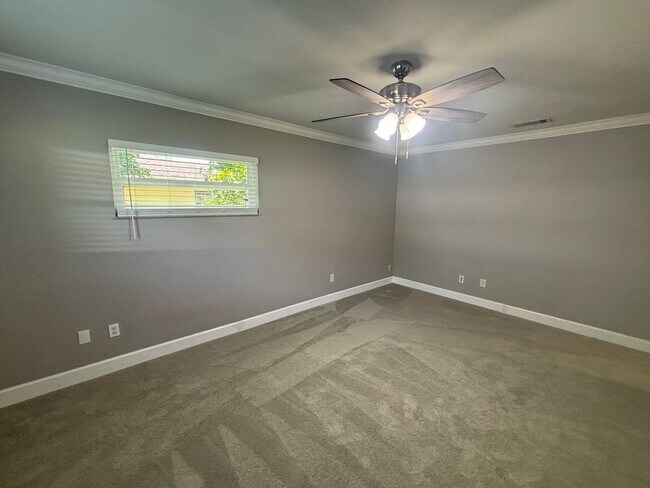 Building Photo - Beautifully Remodeled Home / Plenty of Add...