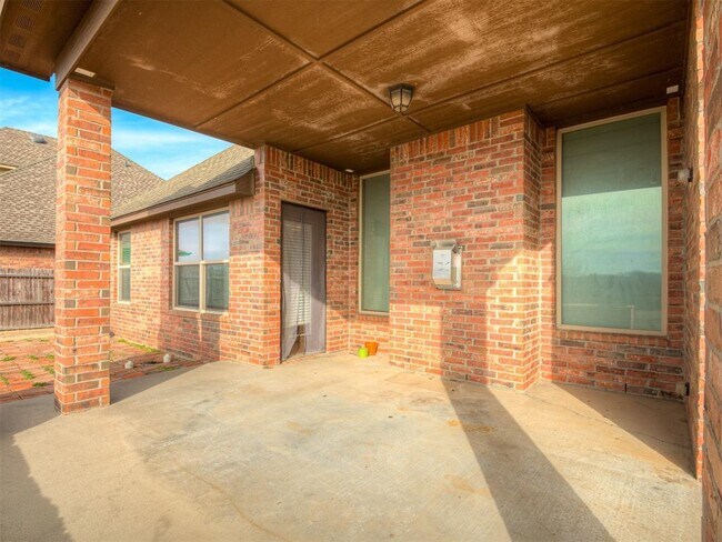 Building Photo - 3104 SE 24th St