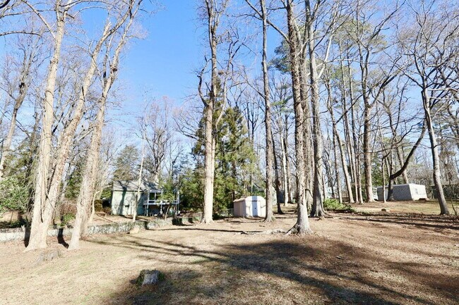 Building Photo - 8834 Old Holly Rd