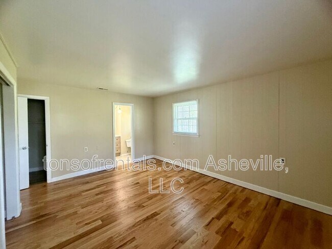 Building Photo - 161 Dogwood Dr