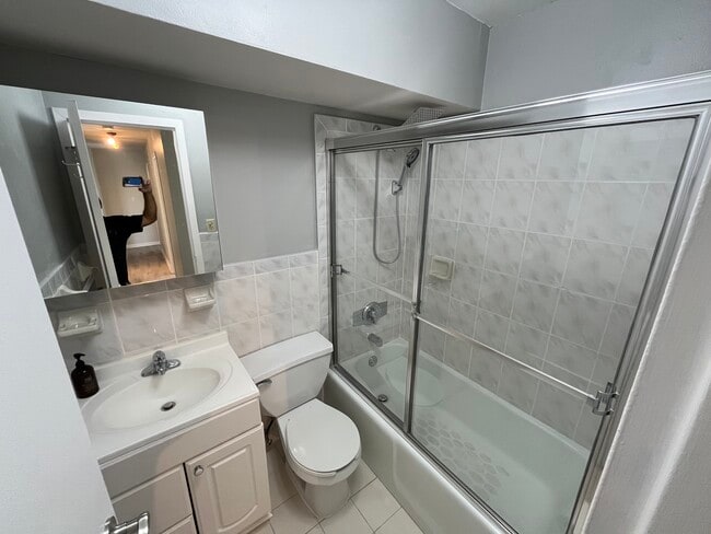 Building Photo - 150 Overlook Ave