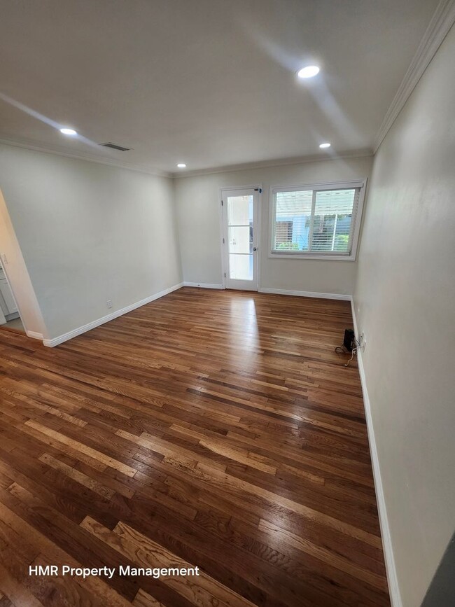 Building Photo - Renovated 2-Bedroom, 1-Bathroom Home in Ba...