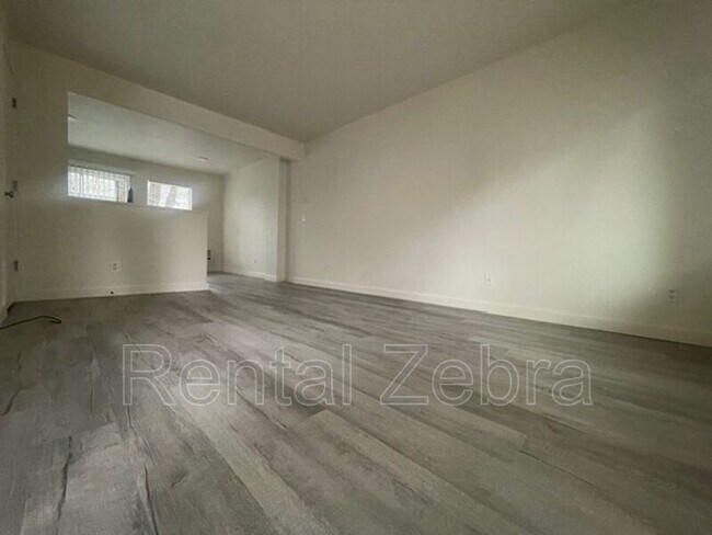 Building Photo - 6702 SE 80th Ave