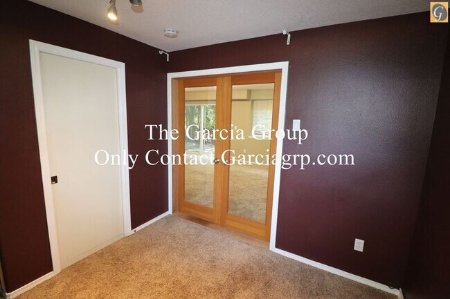 Building Photo - 7621 SW 25th Ave