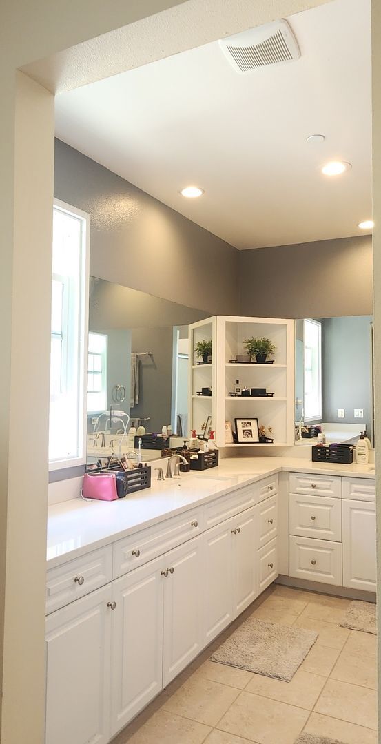 Building Photo - Modern 3 Bed, 3 Bath Living—Style, Comfort...