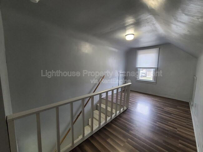 Building Photo - 1387 Hurd Ave