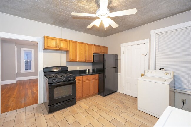 Building Photo - 117 Medford St