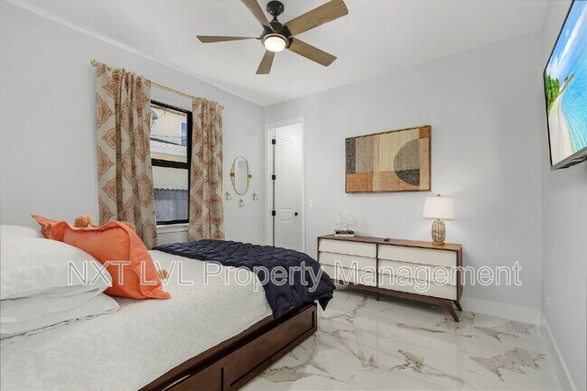 Building Photo - 1925 SW 3rd Terrace