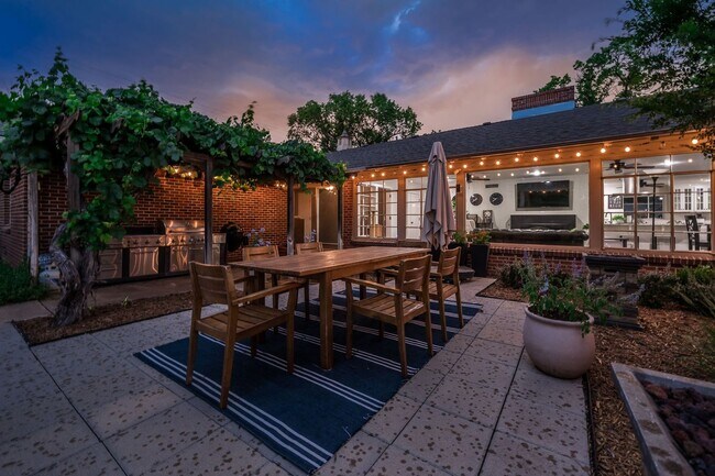 Building Photo - Must see, beautiful home!