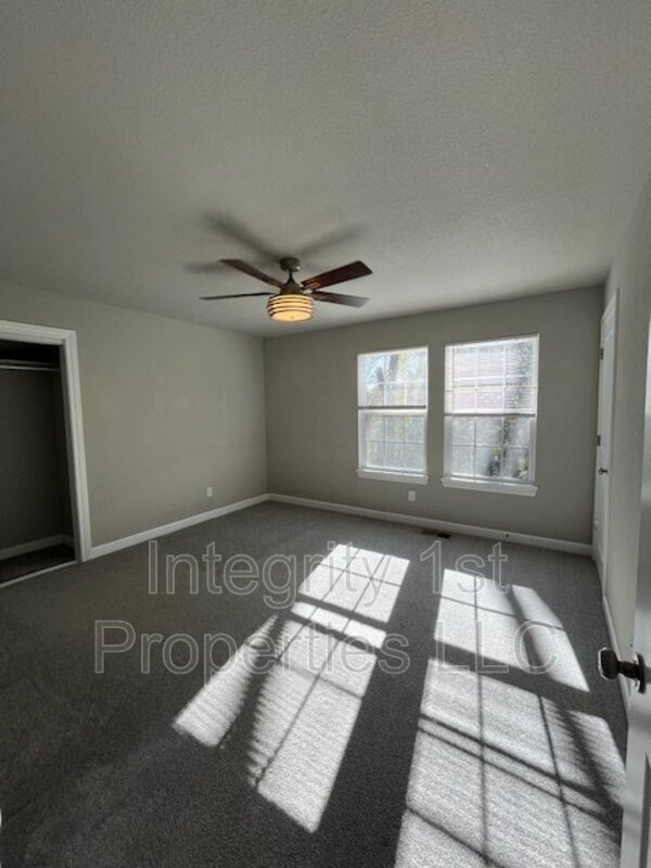 Building Photo - 6311 NE 44th St
