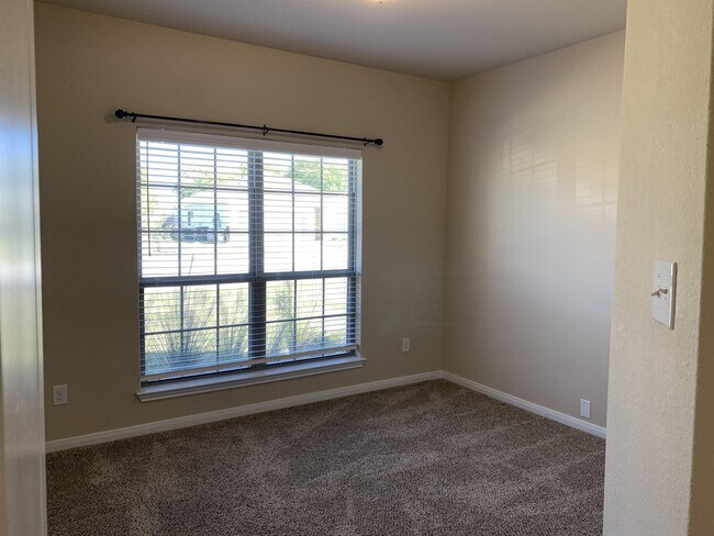 Building Photo - 7021 Tanglehead Dr