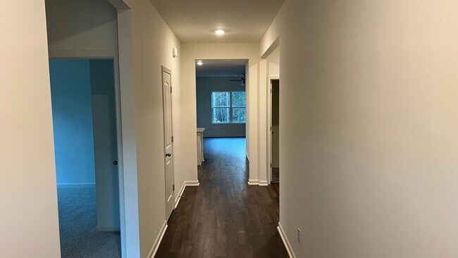 Building Photo - Chelsea Park's  Built 2022 One level 4 Bed...