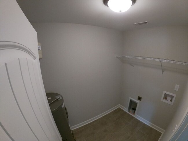 Building Photo - FOR LEASE - 3 Bed, 2.5 Baths, 1300sqft (Ha...