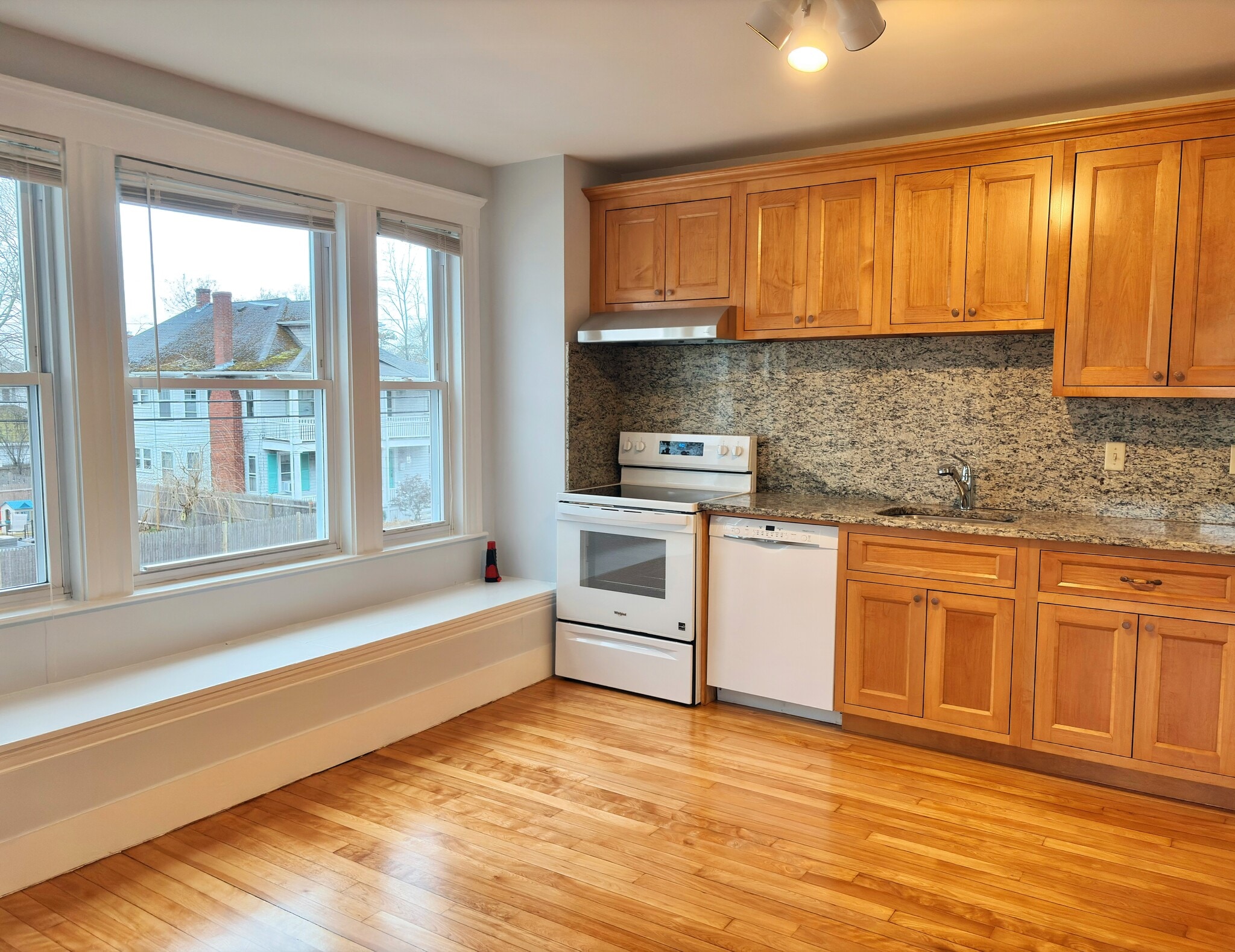 Building Photo - 253 Humphrey St