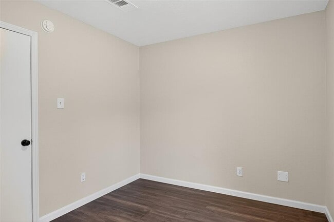 Building Photo - 10606 Forest Leaf Dr