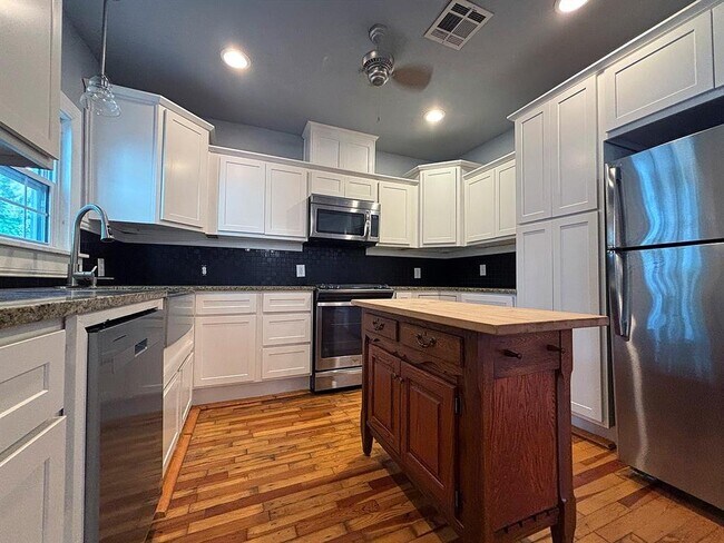 Building Photo - 531 NW 48th St